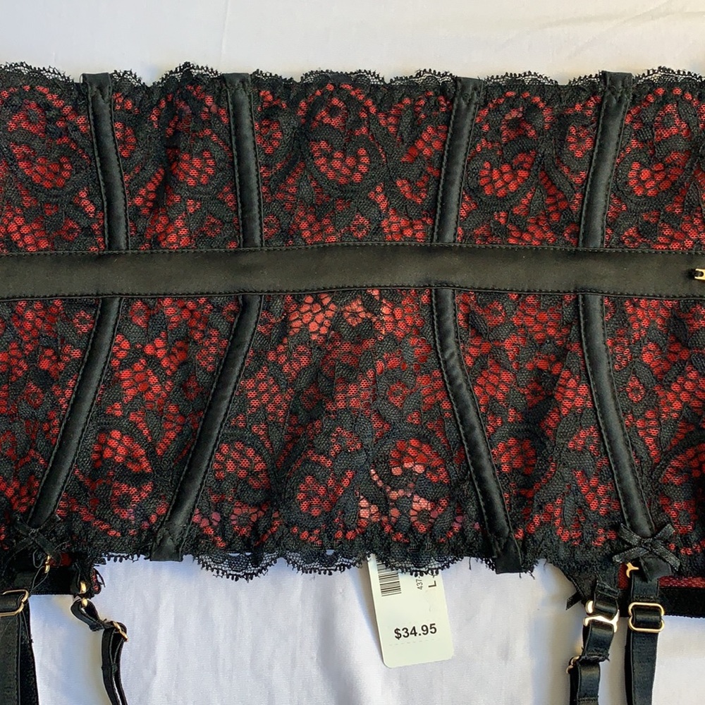 NWT Red Lace Waist Corset Large .